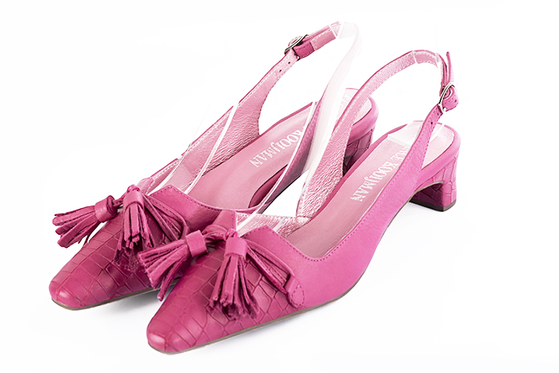 Fuschia pink women's open back shoes, with a knot. Tapered toe. Low kitten heels. Front view - Florence KOOIJMAN